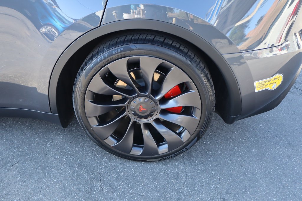 Used 2023 Tesla Model Y Performance AWD/4WD image 13