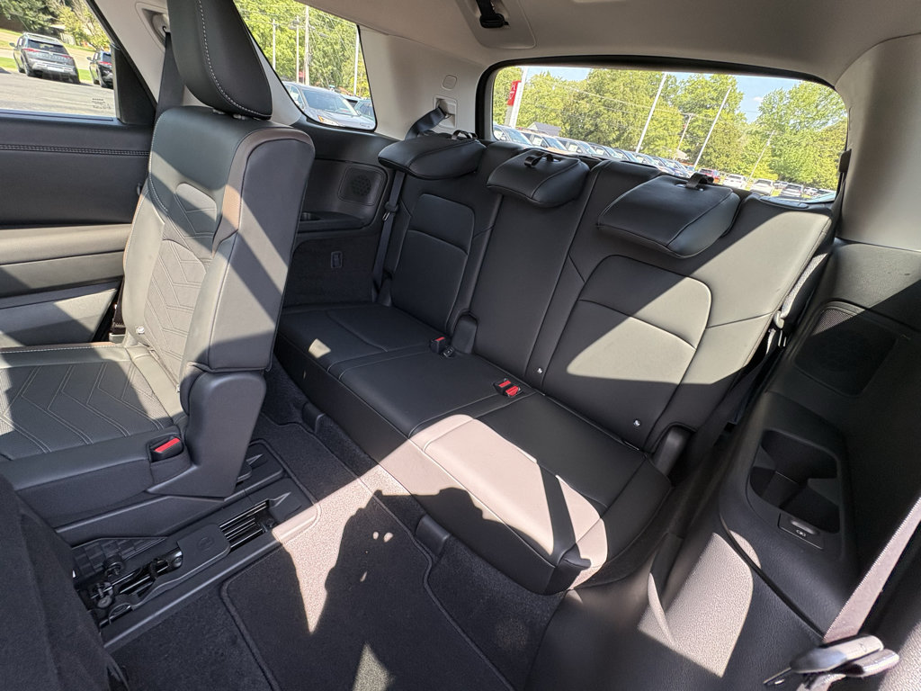 Used 2025 Nissan Pathfinder Platinum w/ Cargo Package AWD/4WD image 31