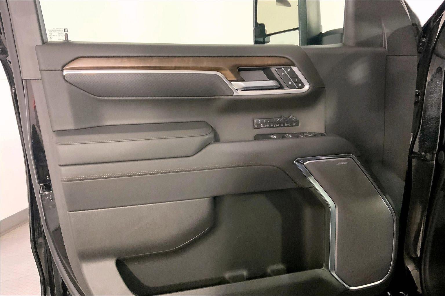 Used 2025 Chevrolet Silverado 1500 High Country w/ High Country Premium Package AWD/4WD image 24