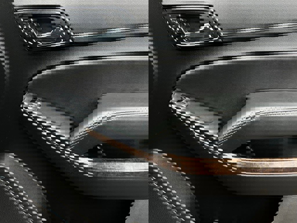 Used 2019 Chevrolet Suburban LT image 24