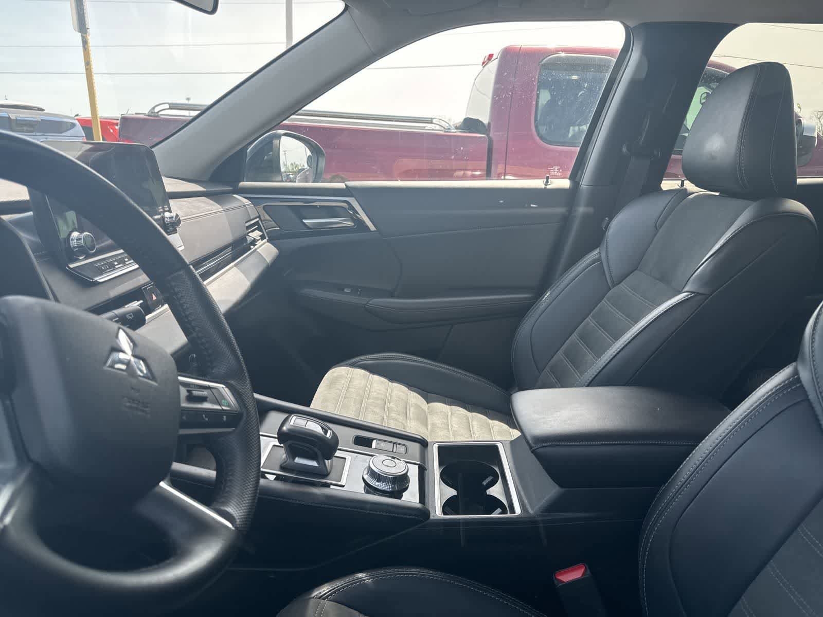 Used 2024 Mitsubishi Outlander SE AWD/4WD image 31