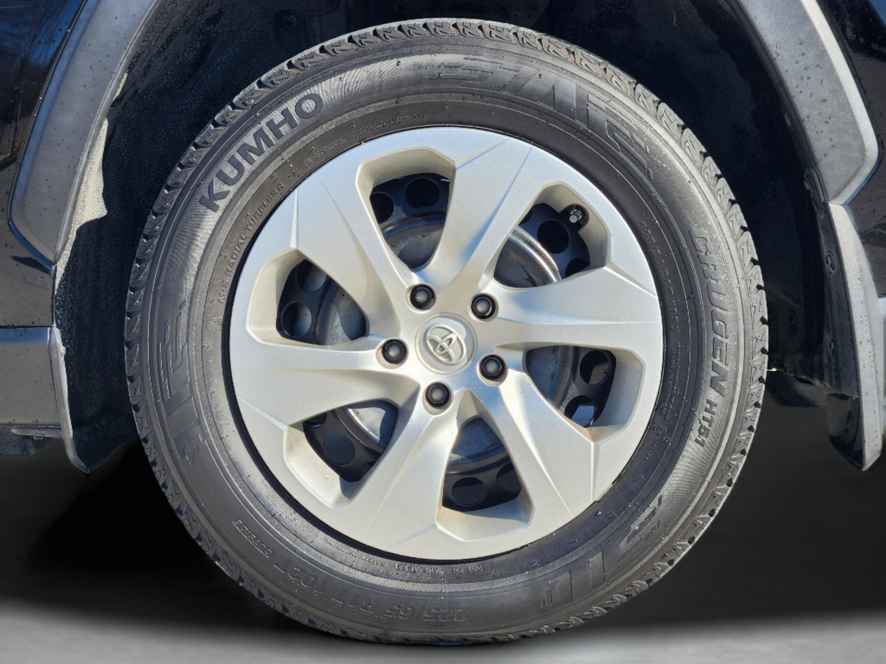 Used 2021 Toyota RAV4 LE w/ Carpet Mat Package (TMS) image 11