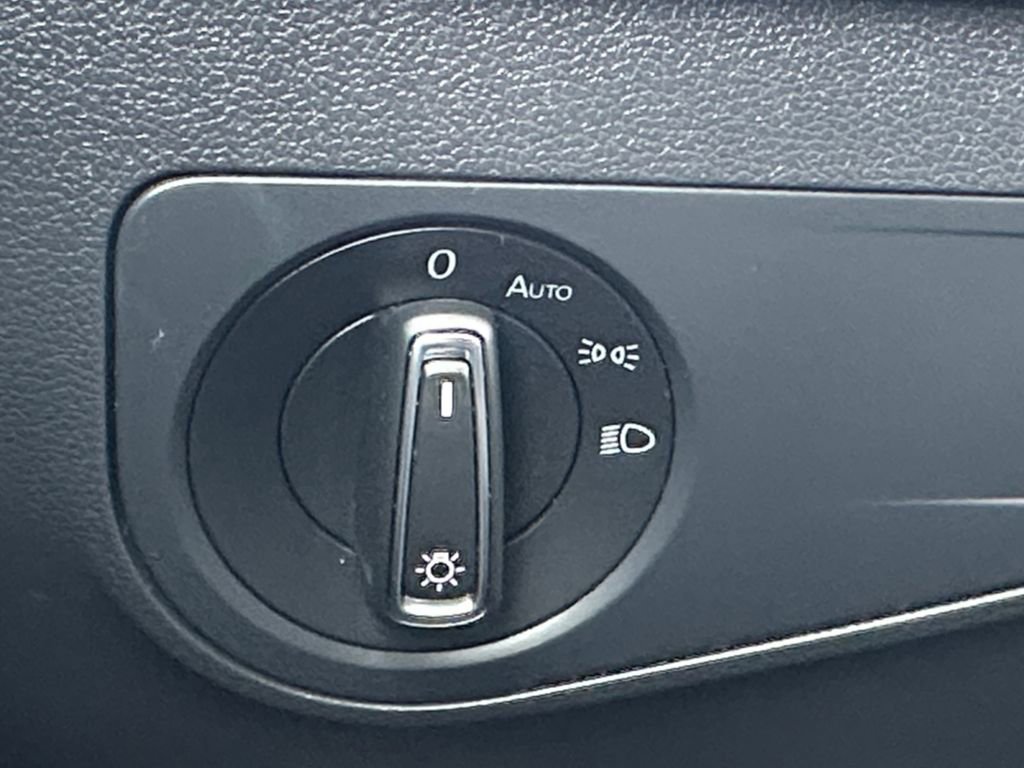 Used 2024 Volkswagen Tiguan SE image 19