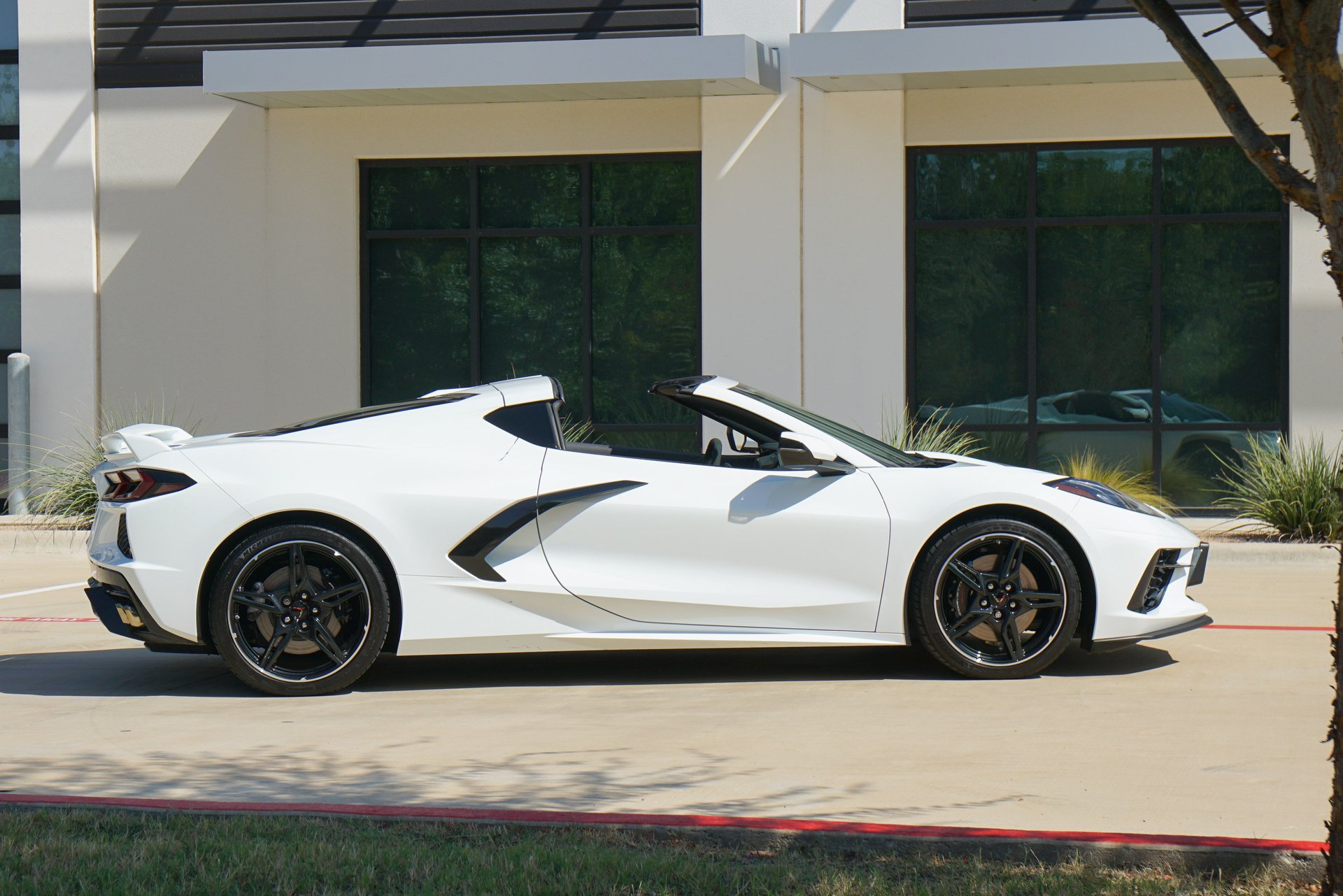 Used 2021 Chevrolet Corvette Stingray Preferred Cpe w/ Z51 Performance Package RWD image 13