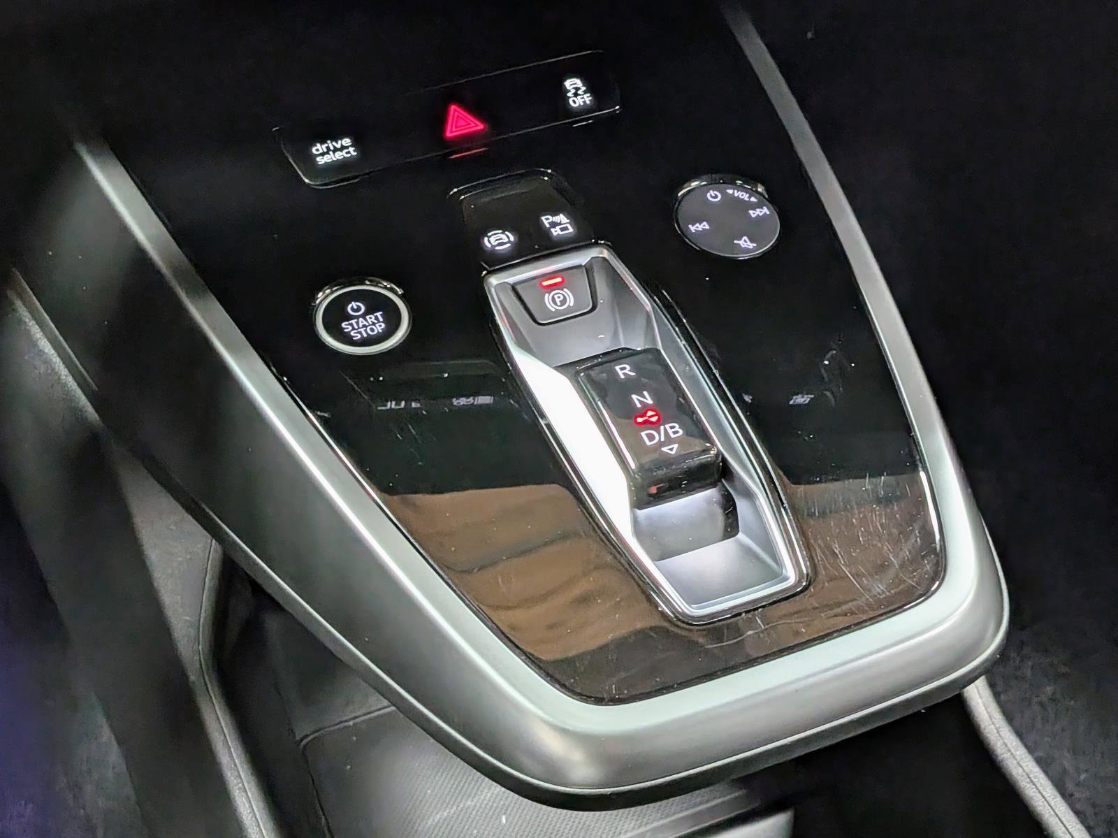 Used 2024 Audi Q4 e-tron Premium Plus image 28