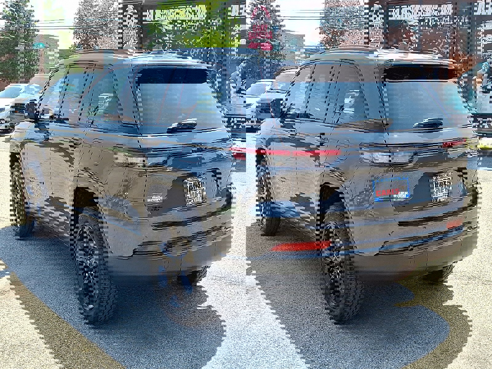 Used 2022 Jeep Grand Cherokee Altitude image 4