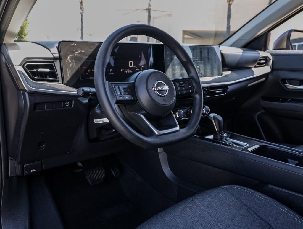 Used 2025 Nissan Kicks SV FWD image 15