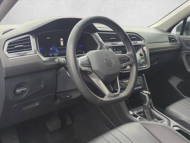 Used 2024 Volkswagen Tiguan SE image 9