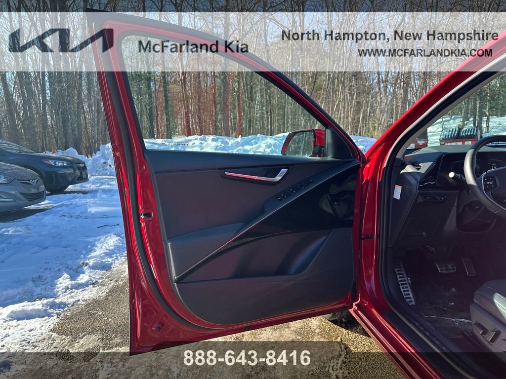 Used 2023 Kia Niro EX Touring image 12