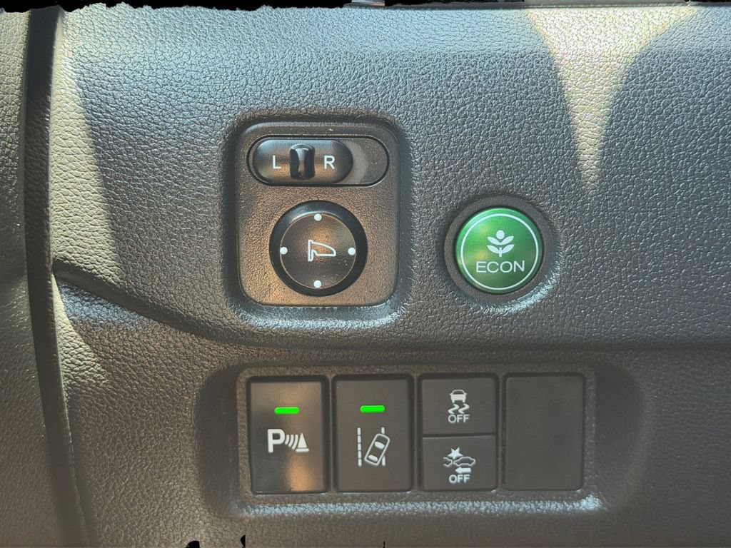 Used 2016 Honda Pilot Touring image 25