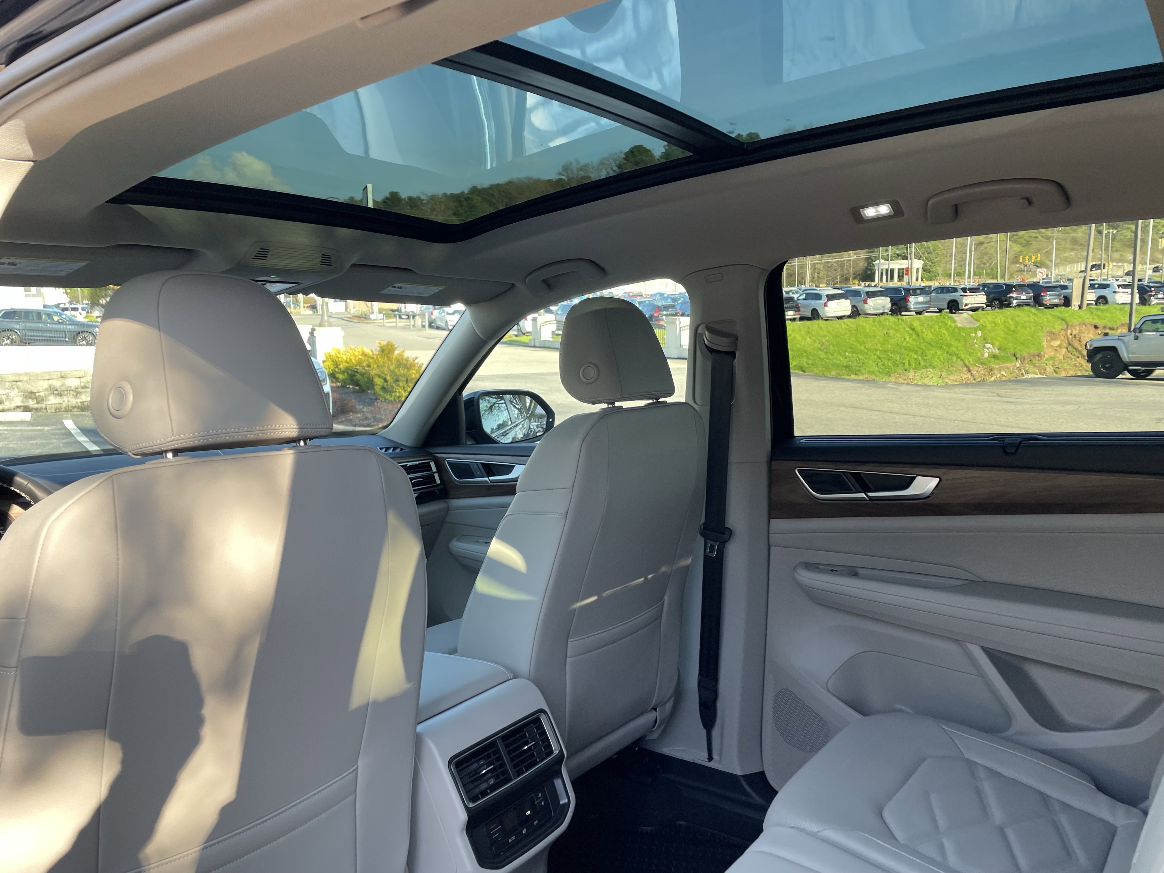 New 2026 Volkswagen Atlas SE image 13