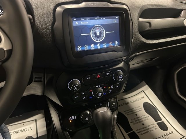 Used 2018 Jeep Renegade Latitude image 16