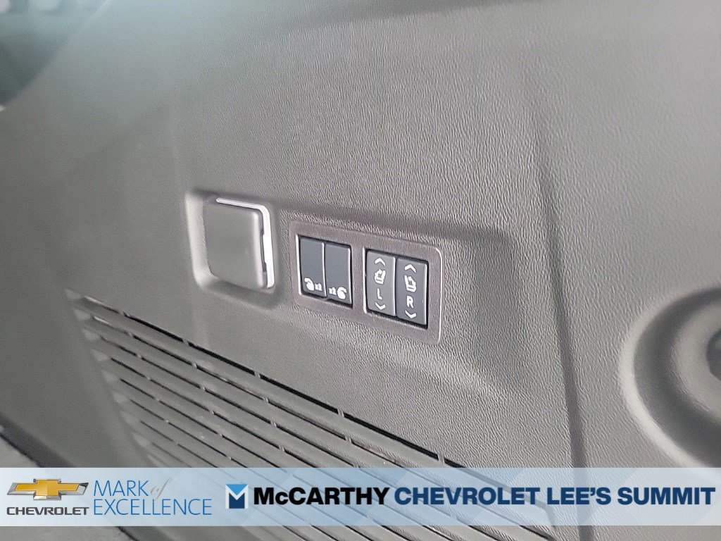 New 2026 Chevrolet Suburban Premier AWD/4WD image 18