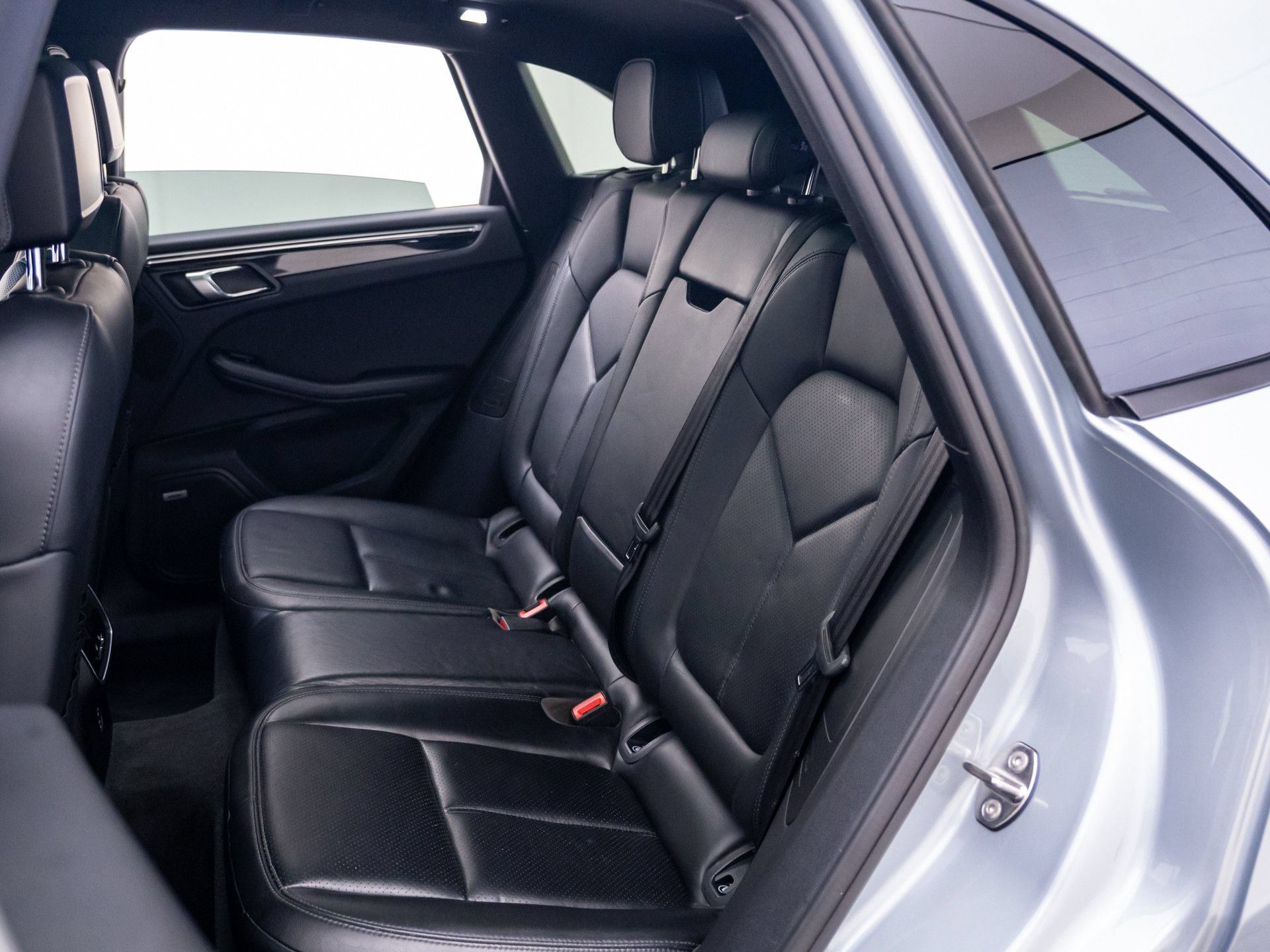 Used 2020 Porsche Macan AWD/4WD image 17