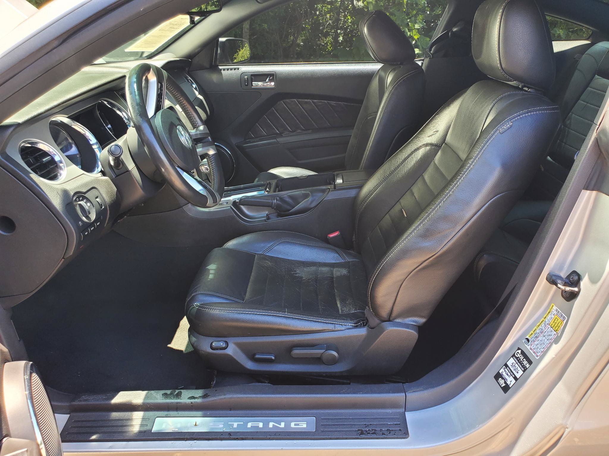Used 2010 Ford Mustang GT Premium RWD image 19
