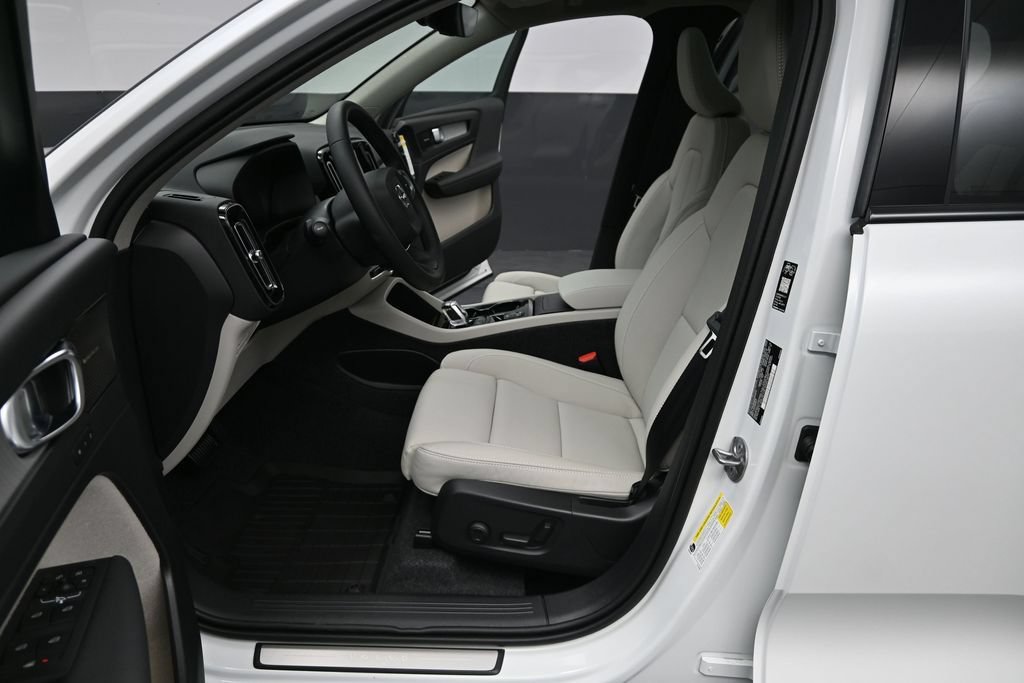 New 2026 Volvo XC40 B5 Plus w/ Climate Package AWD/4WD image 10