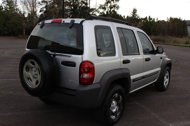 Used 2004 Jeep Liberty Sport w/ PWR Convenience Group AWD/4WD image 4