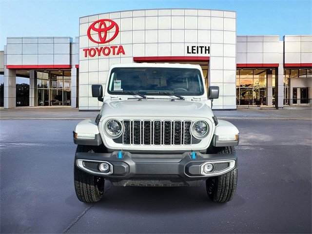 Used 2024 Jeep Wrangler Sahara w/ Technology Group image 2
