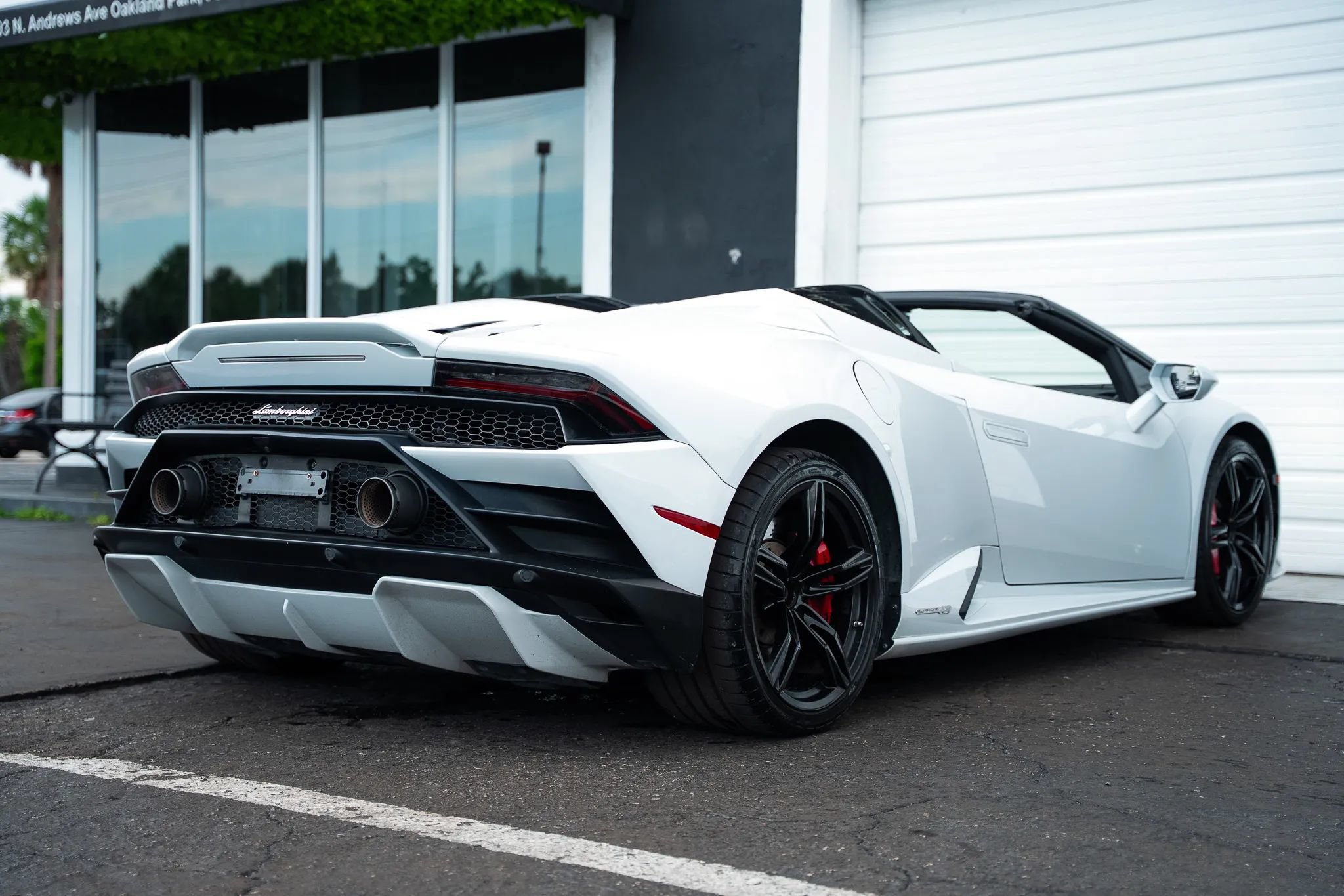 Used 2021 Lamborghini Huracan EVO RWD image 3
