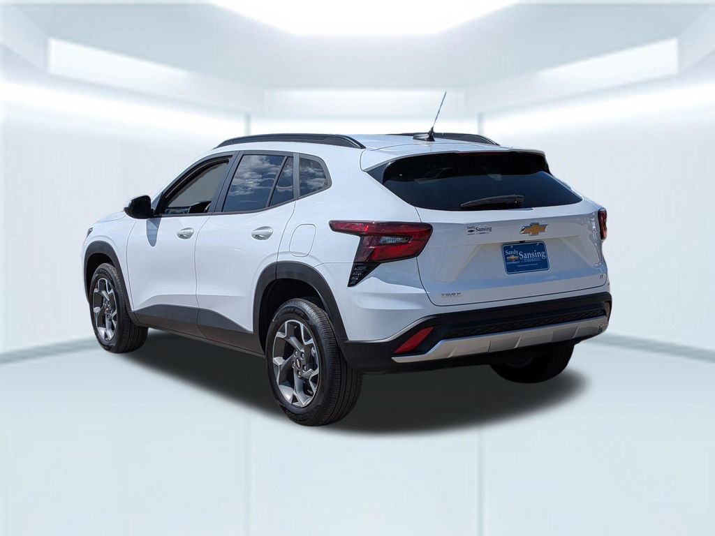 Used 2025 Chevrolet Trax LT w/ Driver Confidence Package FWD image 4