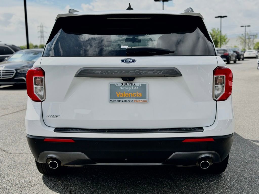 Used 2021 Ford Explorer XLT w/ Equipment Group 202A image 9