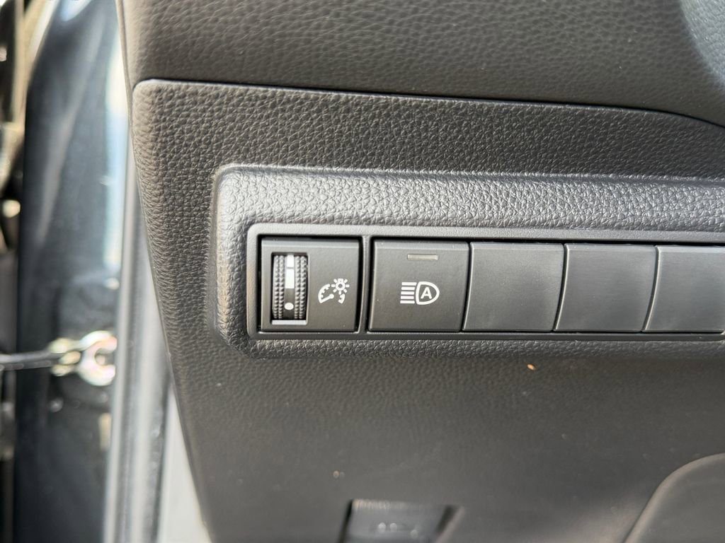 Used 2022 Toyota Corolla LE image 30