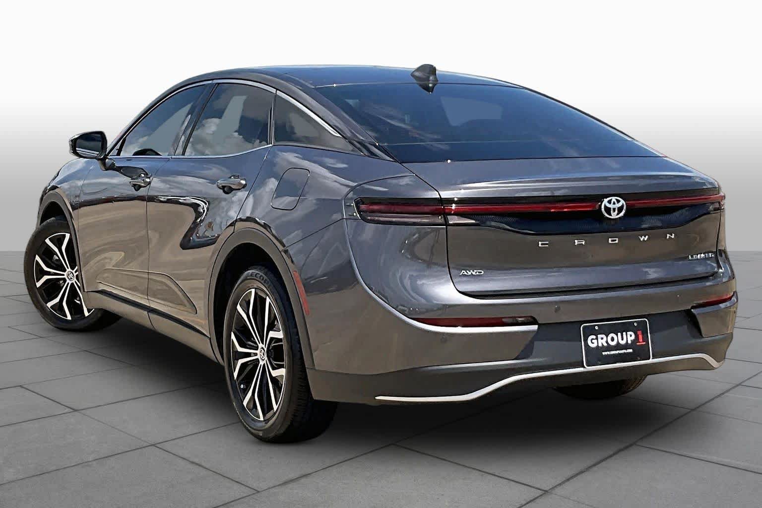 Used 2023 Toyota Crown AWD/4WD image 12