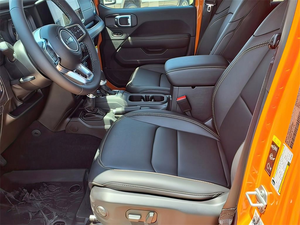New 2025 Jeep Wrangler Sahara w/ Technology Group image 17