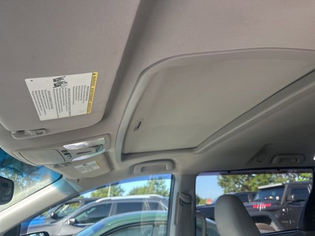 Used 2017 Toyota Sienna XLE w/ XLE Navigation Package FWD image 7