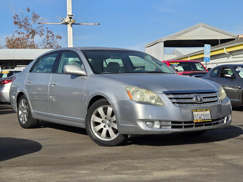 Used 2006 Toyota Avalon XLS FWD image 2