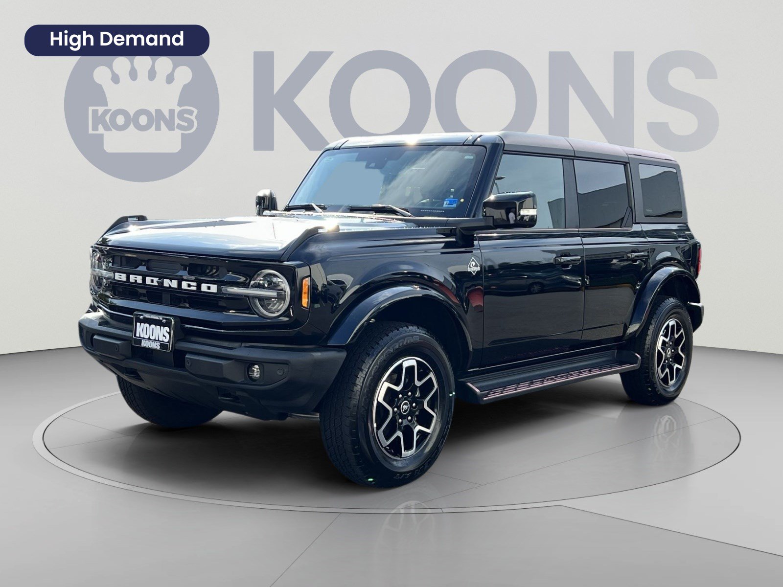Used 2025 Ford Bronco Outer Banks AWD/4WD image 1
