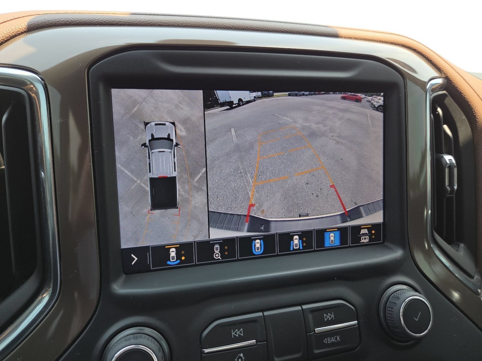 Used 2022 Chevrolet Silverado 2500 High Country w/ Z71 Off-Road Package AWD/4WD image 9