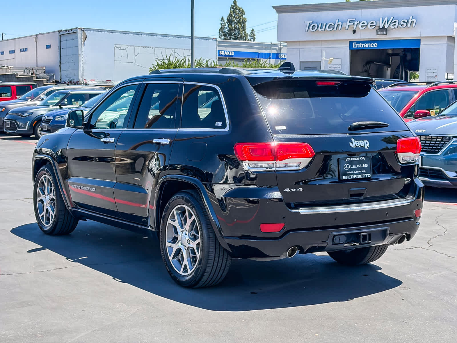 Used 2020 Jeep Grand Cherokee Overland AWD/4WD image 2
