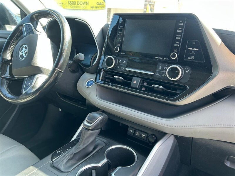 Used 2020 Toyota Highlander XLE AWD/4WD image 15
