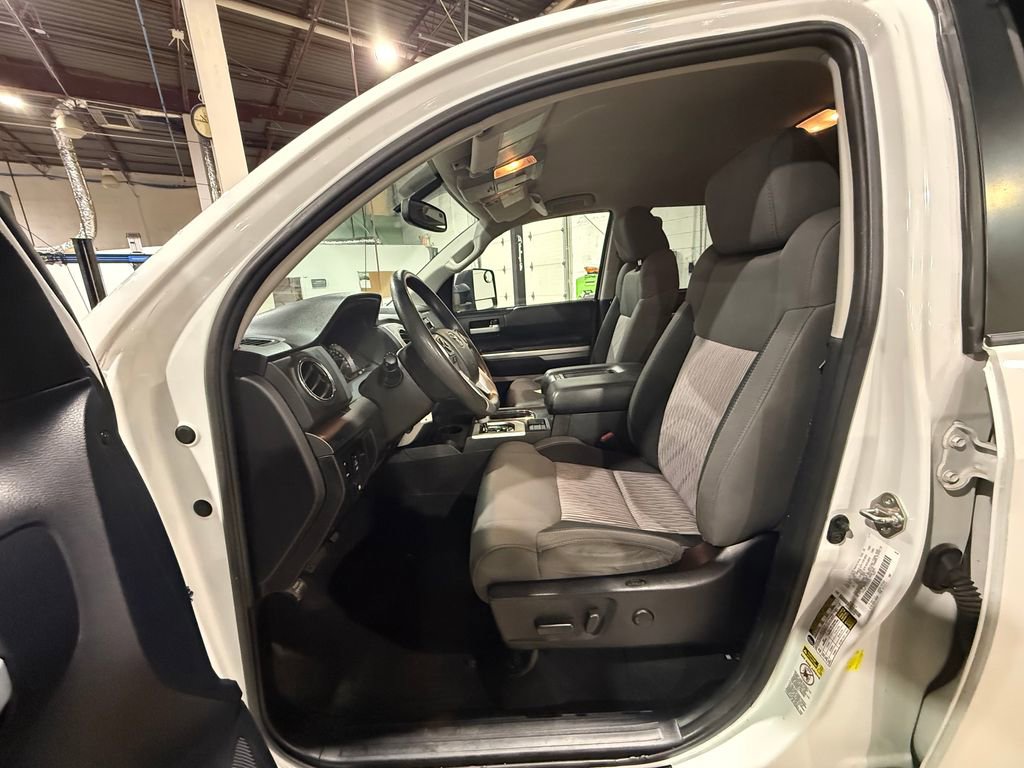 Used 2015 Toyota Tundra SR5 w/ SR5 Upgrade Package AWD/4WD image 9
