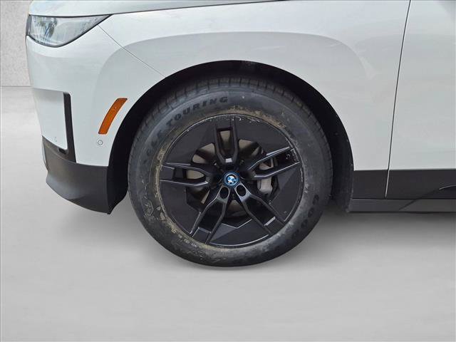 Used 2024 BMW iX xDrive50 w/ Convenience Package AWD/4WD image 25