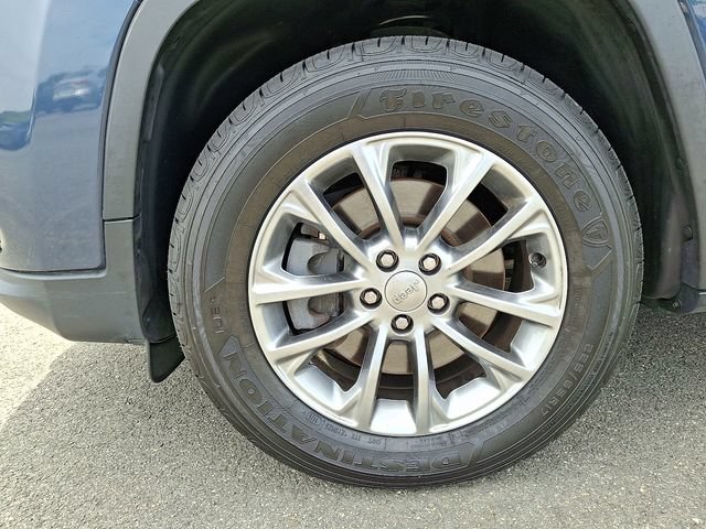 Used 2019 Jeep Cherokee Latitude Plus AWD/4WD image 8