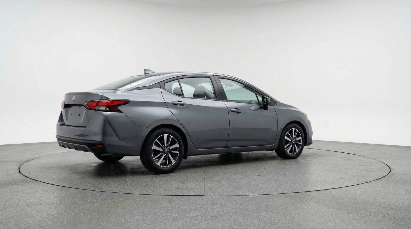 Used 2025 Nissan Versa SV image 9