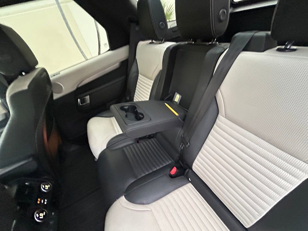 Used 2021 Land Rover Discovery S R-Dynamic image 46