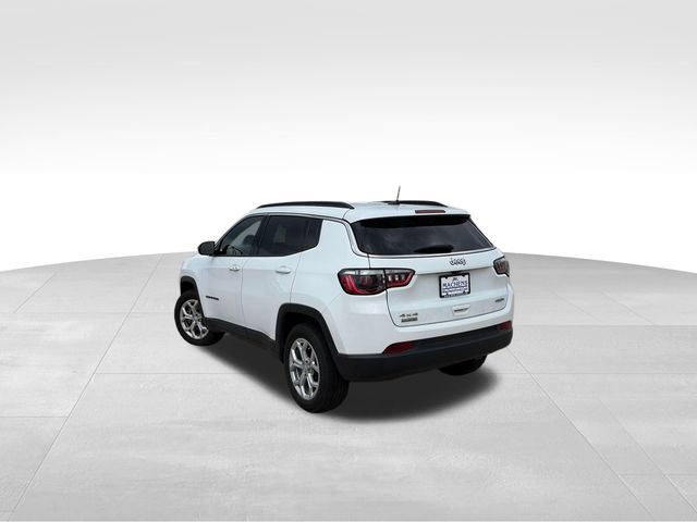 Used 2024 Jeep Compass Latitude AWD/4WD image 4