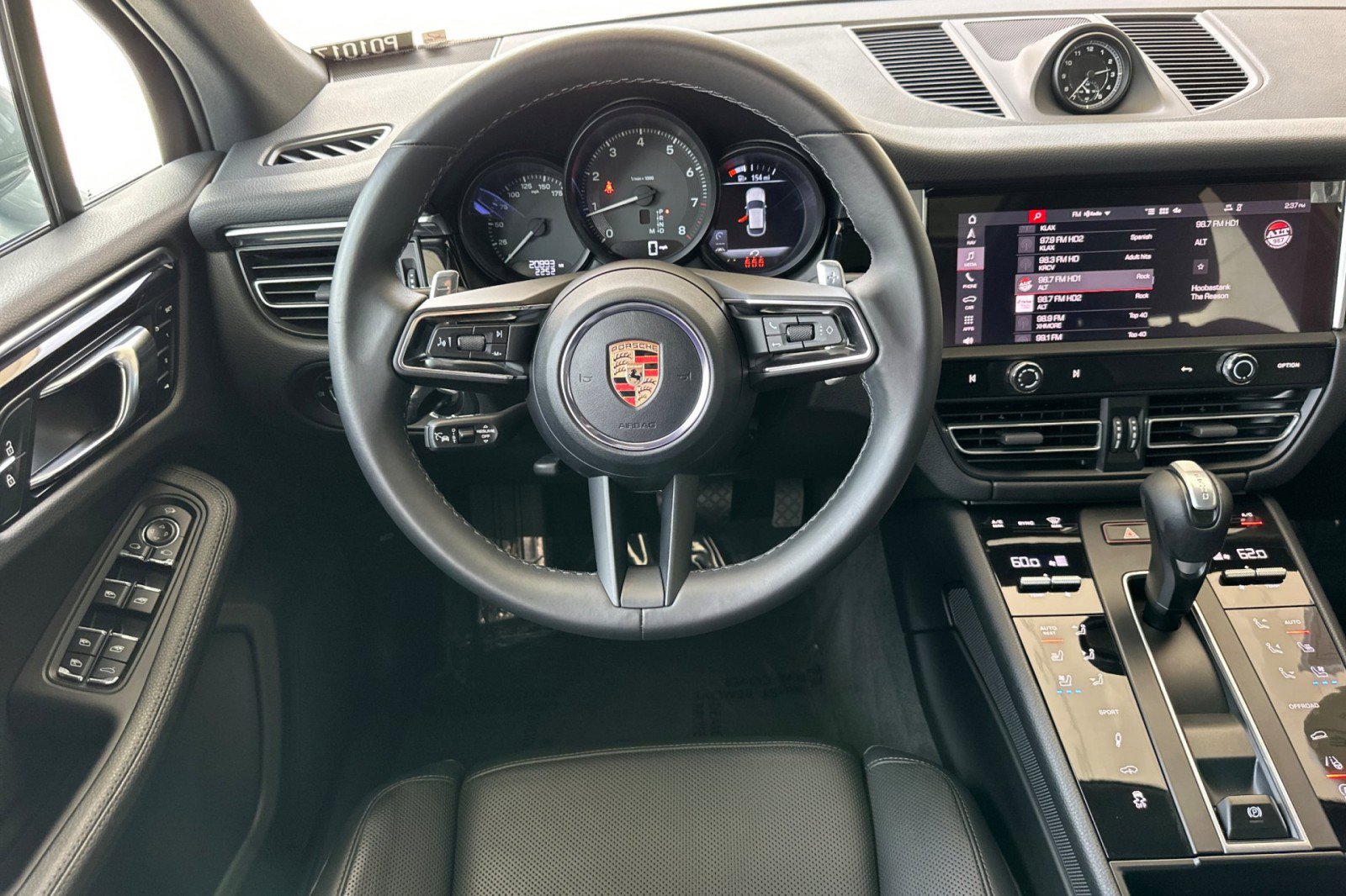 Certified 2023 Porsche Macan AWD/4WD image 14