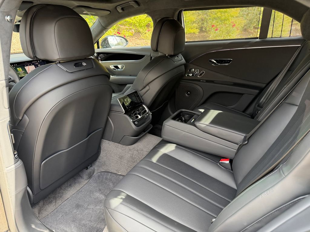 New 2025 Bentley Flying Spur Plug-In Hybrid image 40