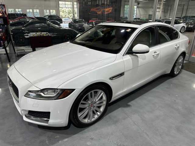 Used 2017 Jaguar XF Prestige RWD image 10