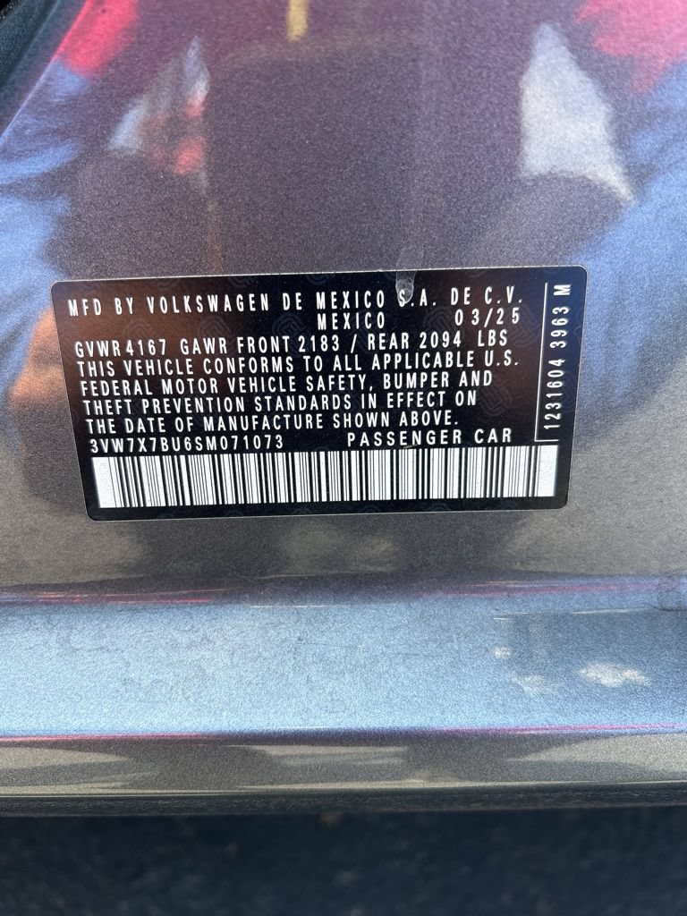 Used 2025 Volkswagen Jetta SE FWD image 3