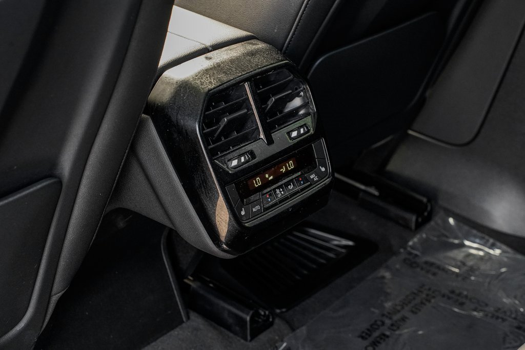 Used 2025 BMW iX xDrive50 w/ Premium Package image 18