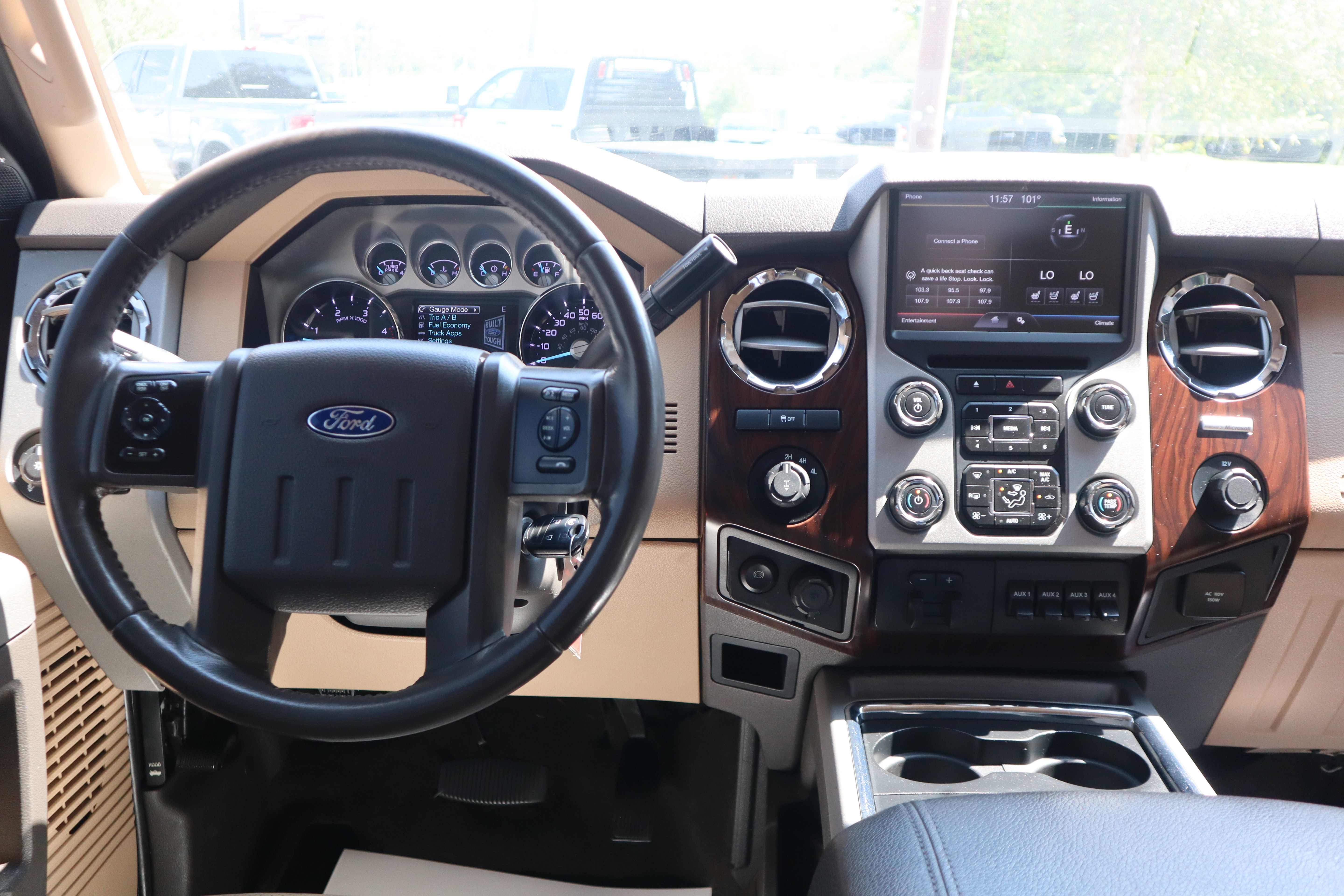 Used 2015 Ford F350 Lariat w/ Lariat Interior Package AWD/4WD image 13