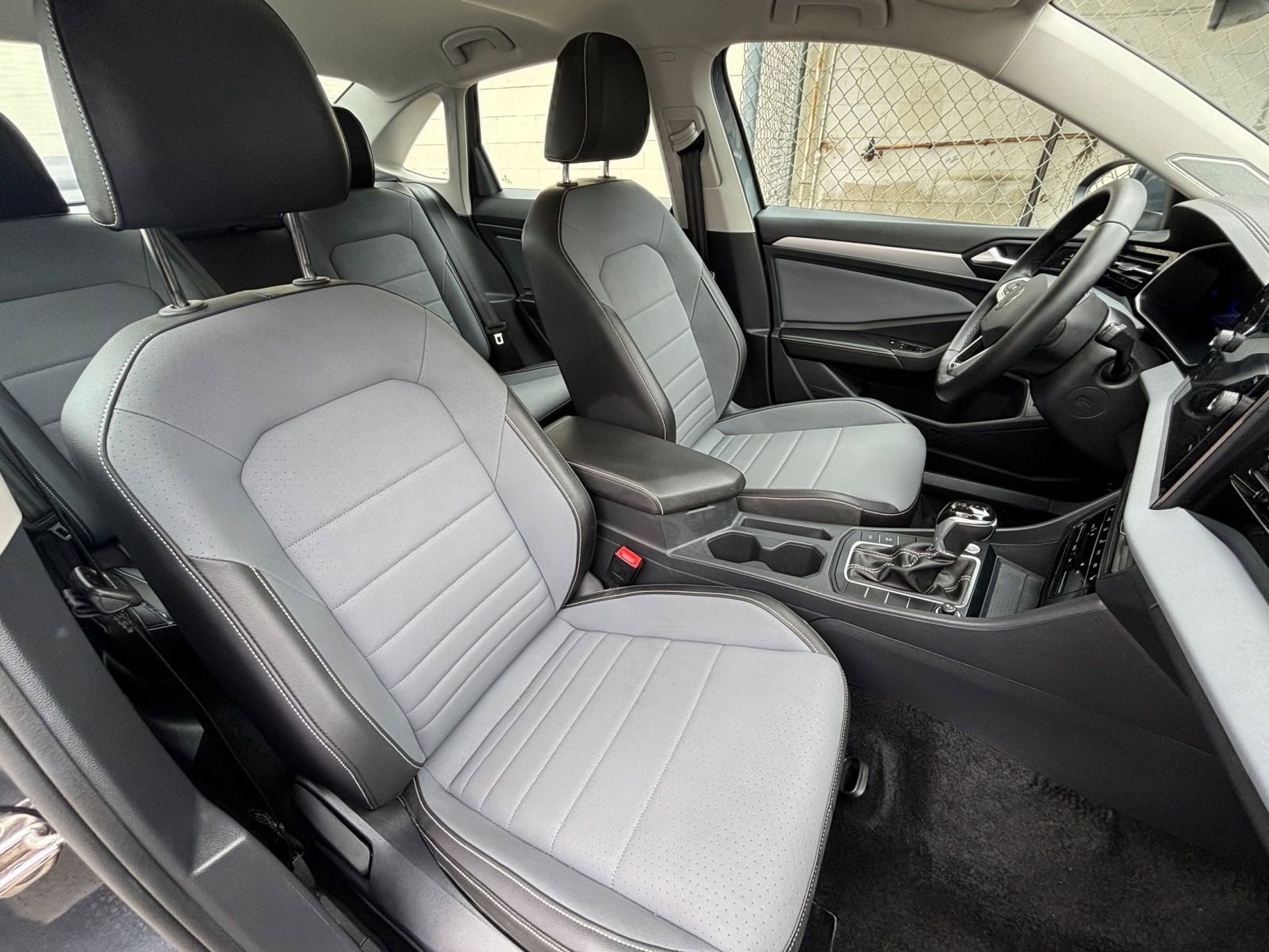 Used 2025 Volkswagen Jetta SE image 46