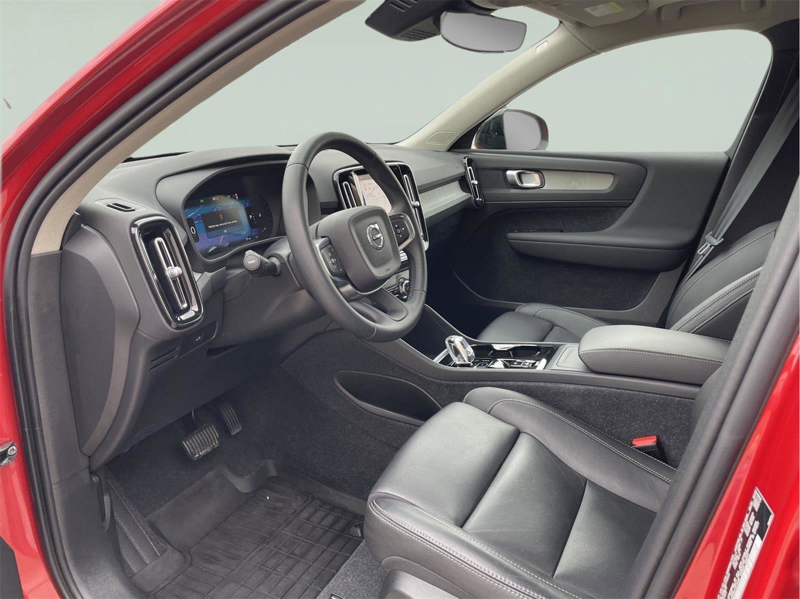 Used 2024 Volvo XC40 B5 Plus w/ Climate Package image 12