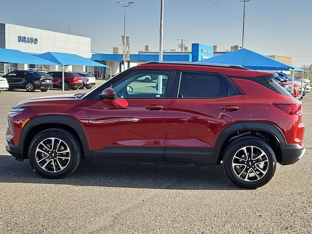 Used 2024 Chevrolet TrailBlazer LT w/ LT Cold Weather Package image 2