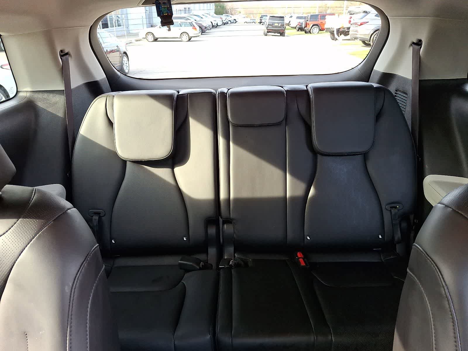 Used 2022 Kia Carnival LX image 12